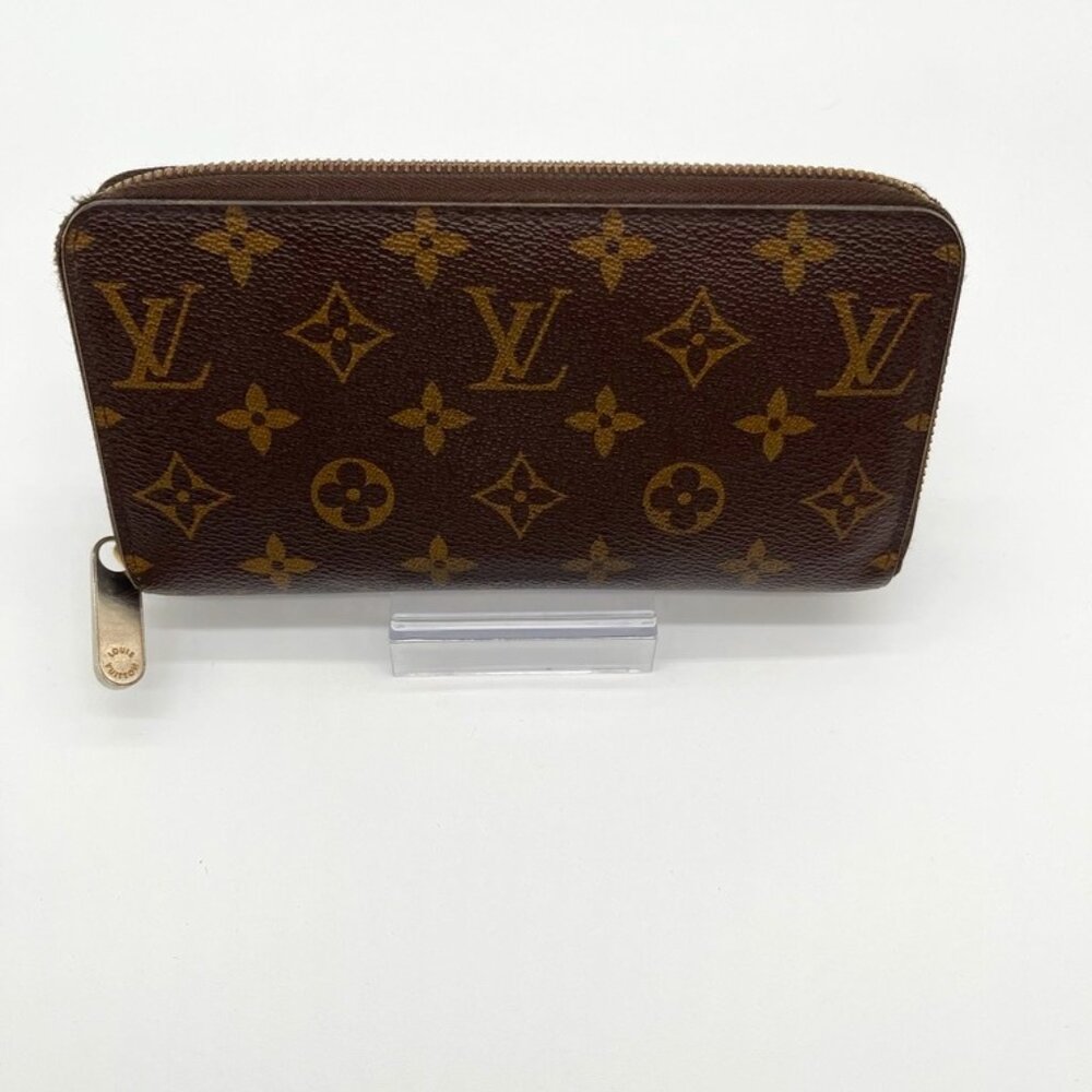 Louis Vuitton Zippy Monogram Wallet in Great Preloved Condition (JB1148)
